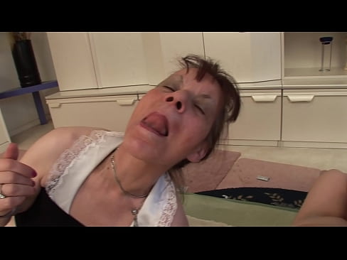 ❤️ Bi amona eta aitona batek hirukotea dute ❤️ Porno gurean eu.serviporno.ru ❌️❤